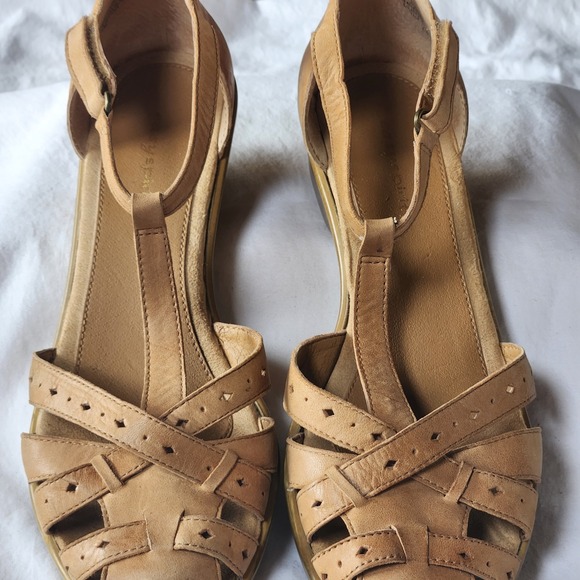 Easy Spirit ESRUCHEL Tan Leather T-Strap Wedge Sandals 8M Perforated Straps - Picture 6 of 7